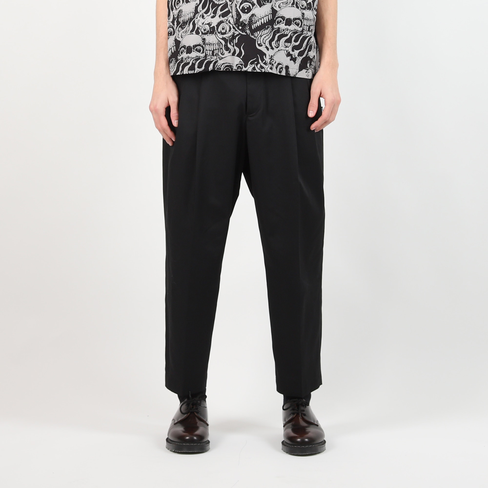 Two Tuck Pants - Black product photo
