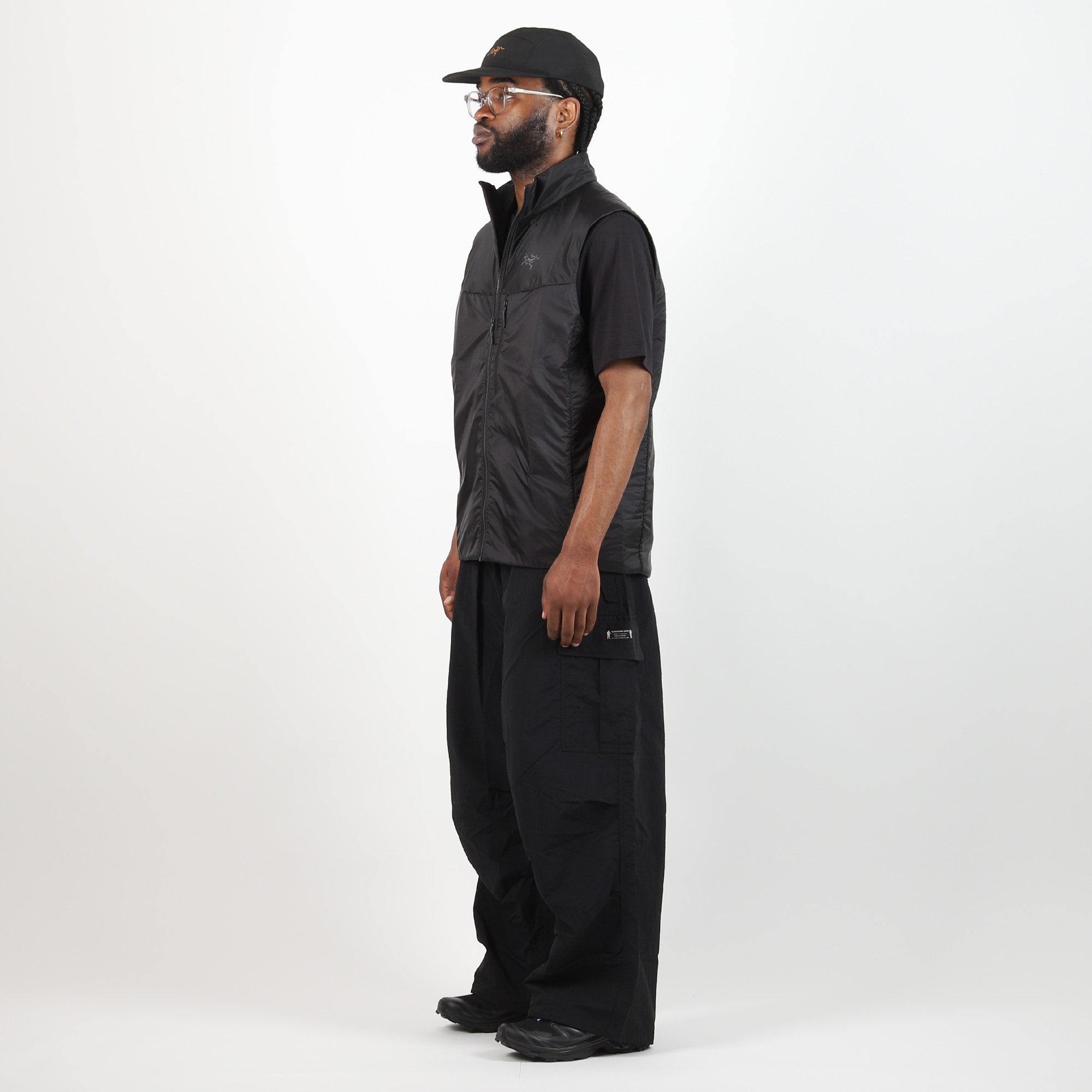 Nuclei Vest - Black product photo