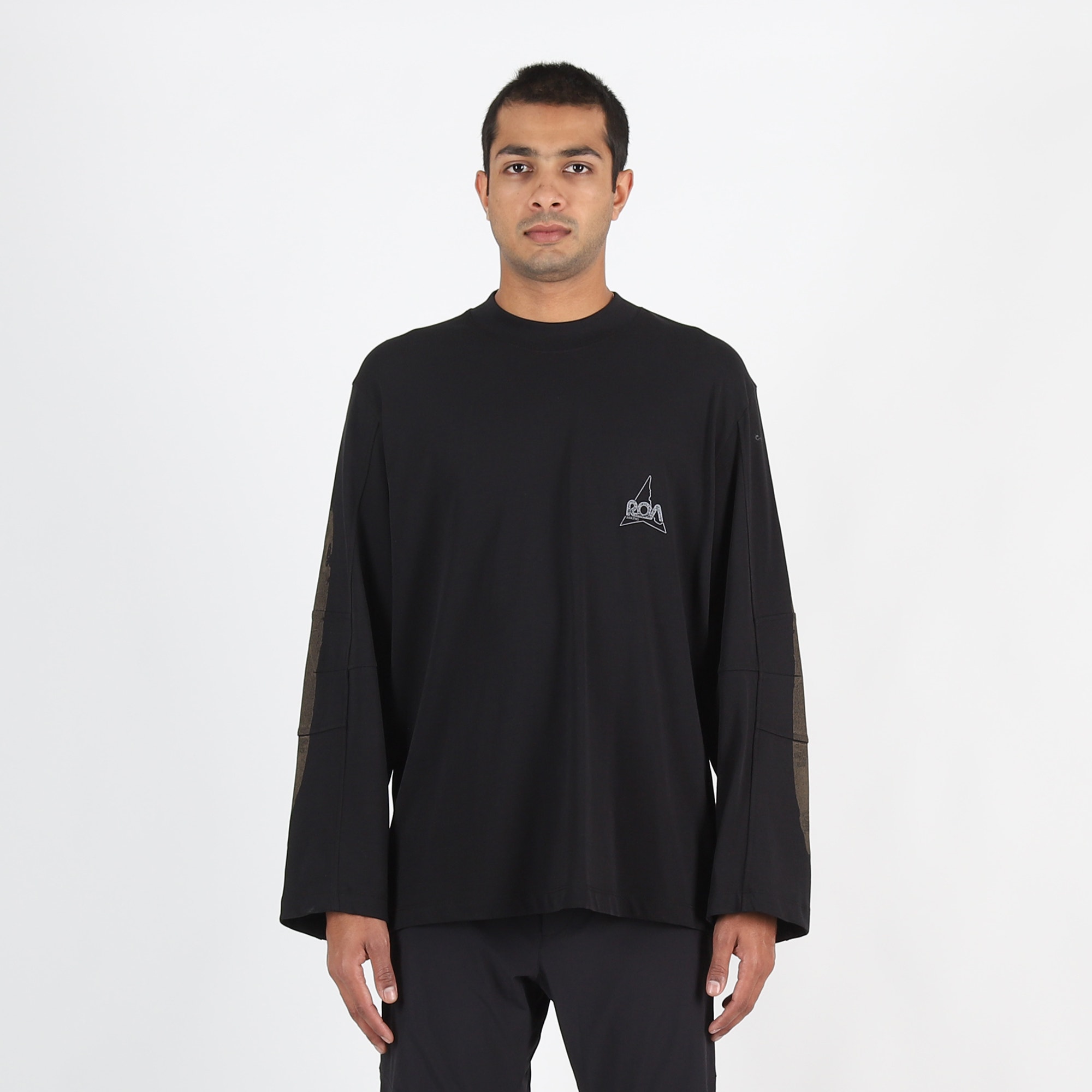 L/S Graphic Sweatshirt - Black product photo