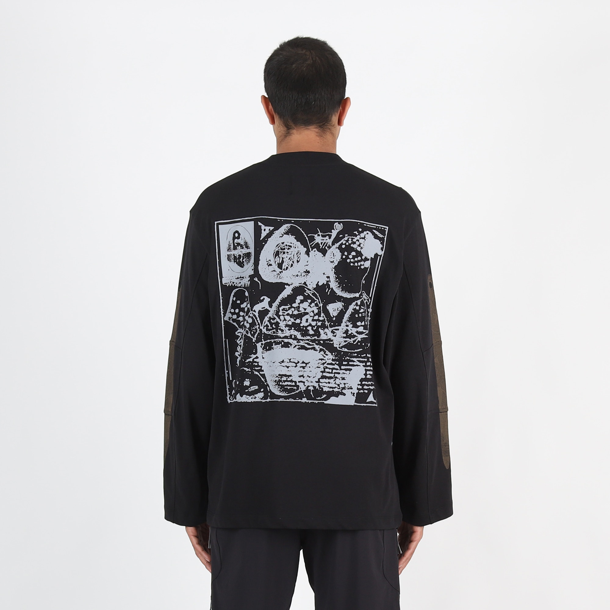 L/S Graphic Sweatshirt - Black product photo