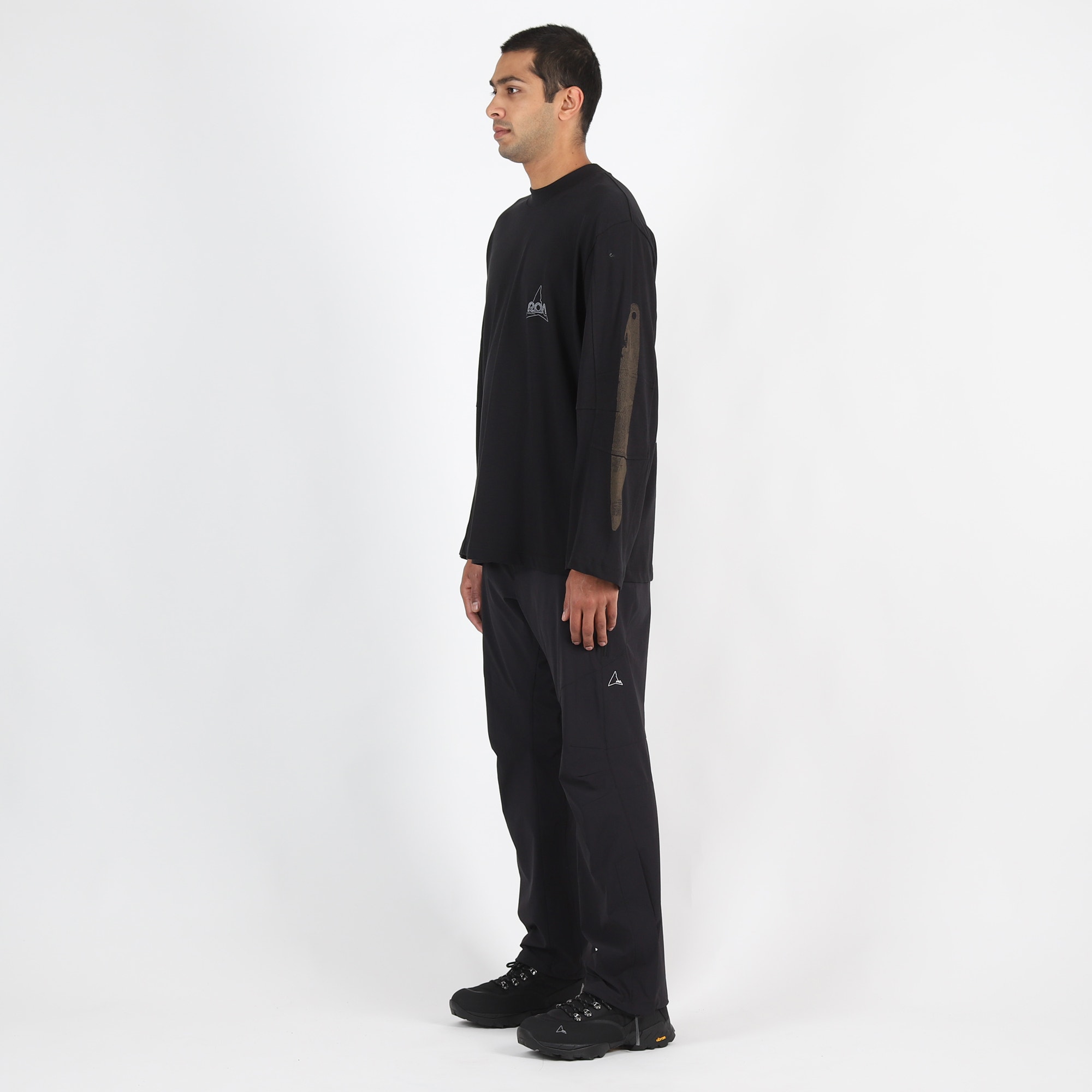 L/S Graphic Sweatshirt - Black product photo