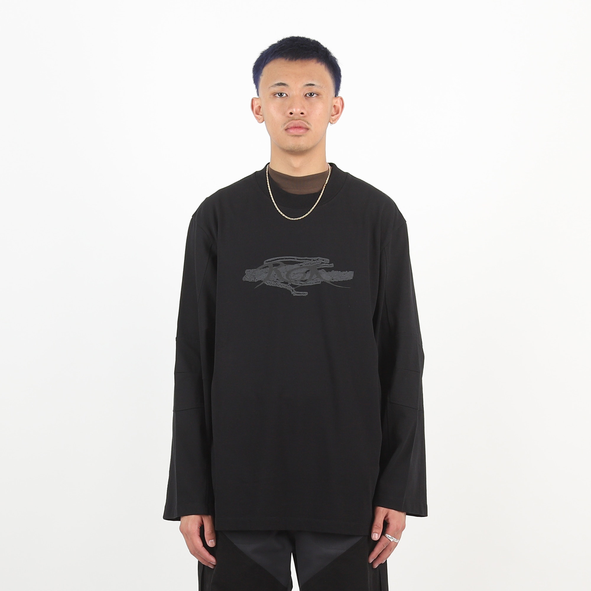 L/S Graphic T-Shirt - Black product photo