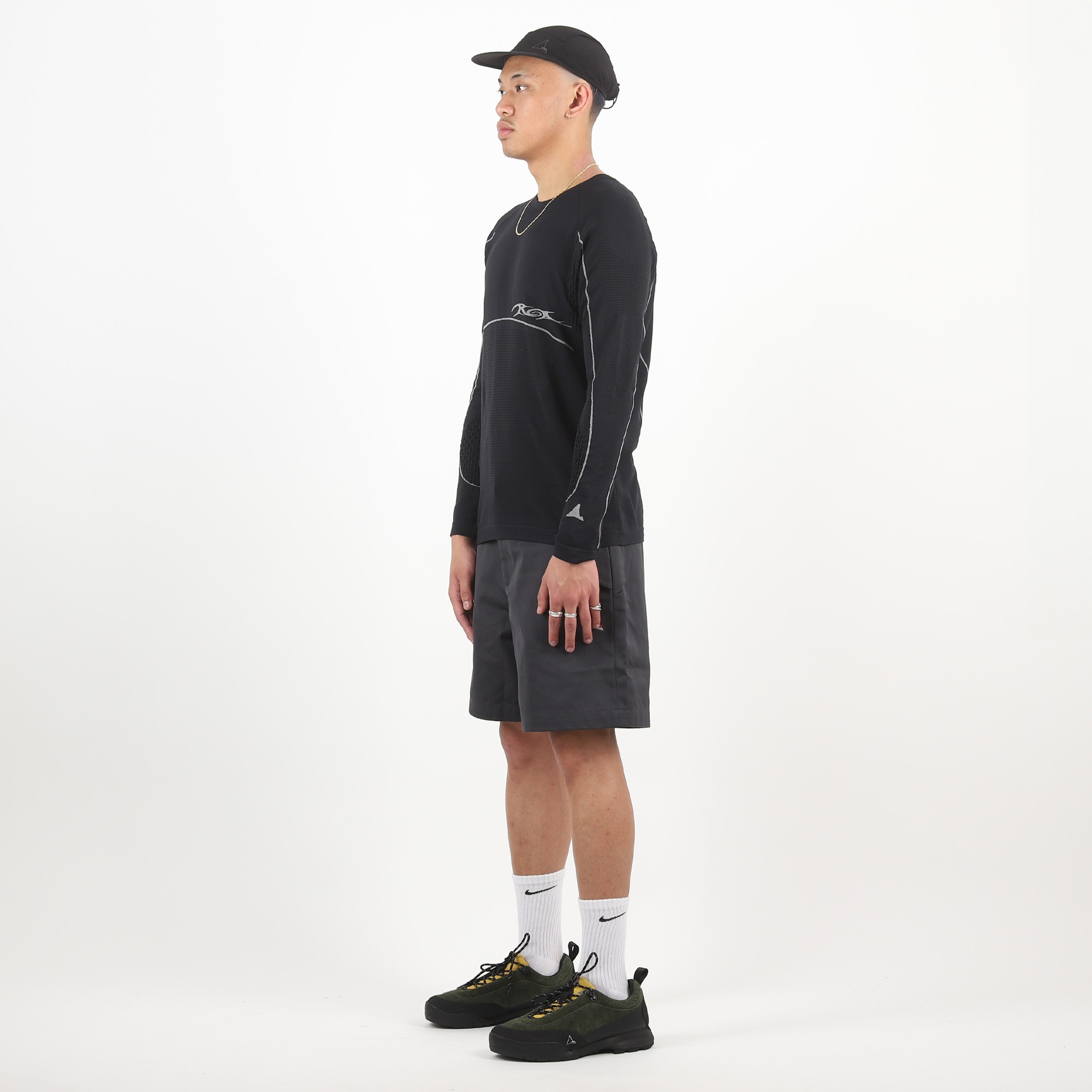 L/S Limitless Seamless 2.0 T-Shirt - Black product photo