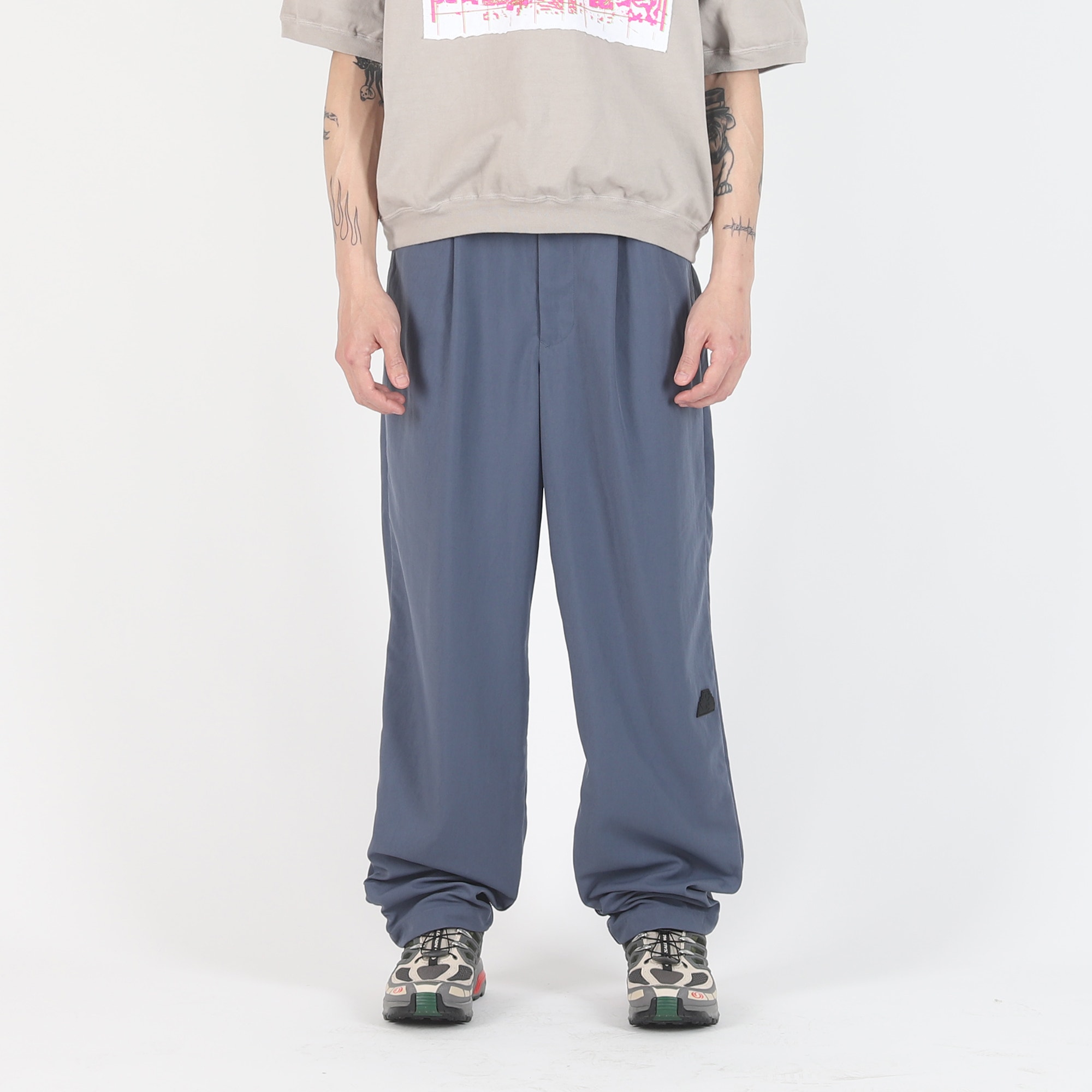 One Tuck Relax Pants - Navy product photo