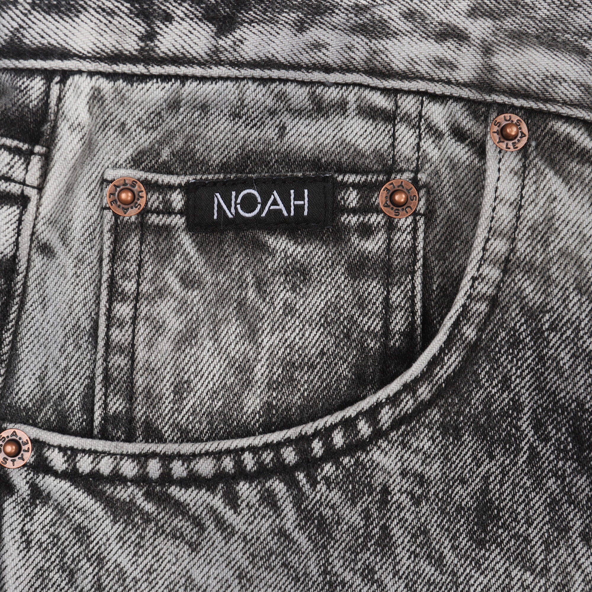 Acid Wash Pleated Jeans - Black product photo