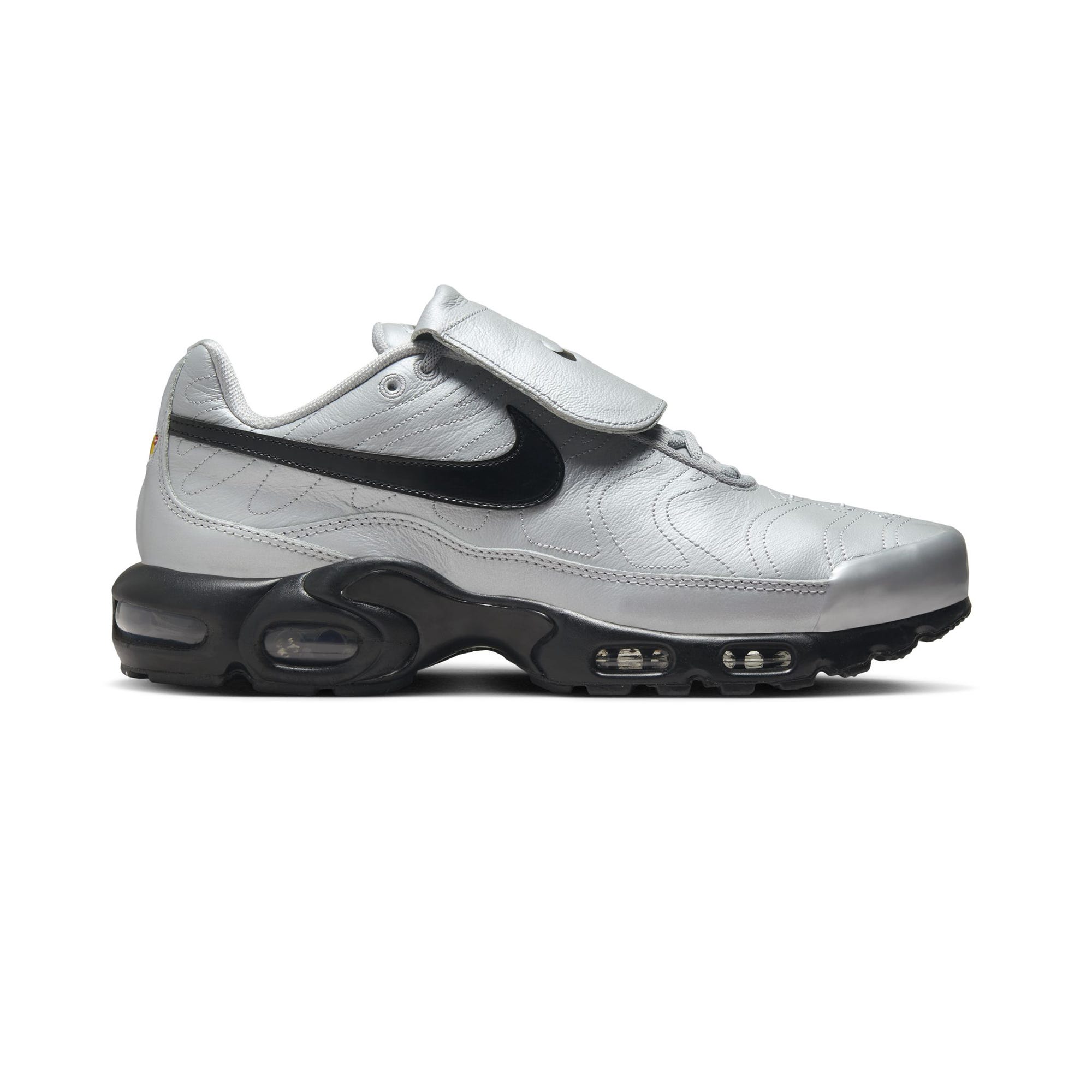 Vapormax plus grey and black on sale