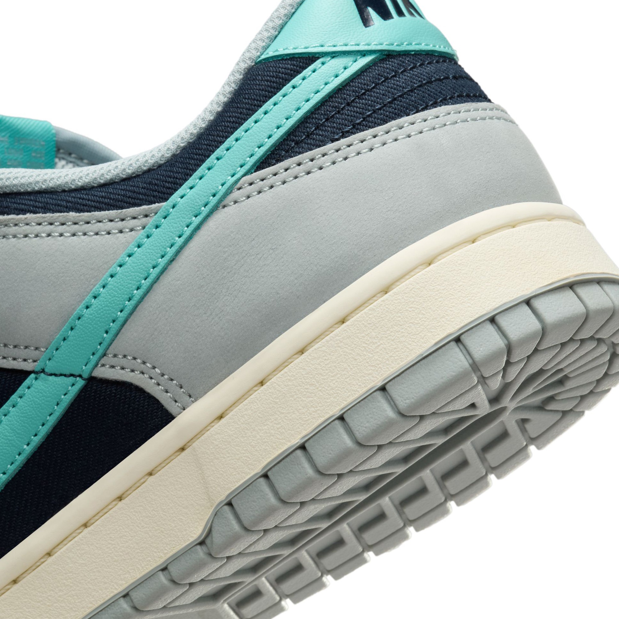 Nike Dunk Low Retro Premium - Light Pumice product photo