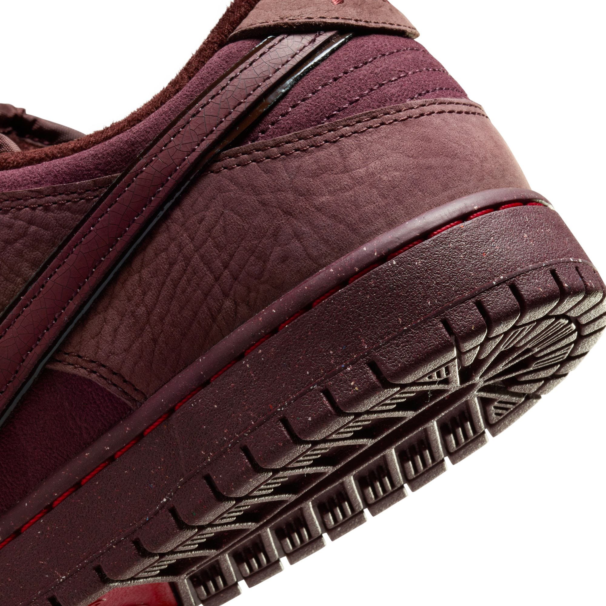 Burgundy sales nike slides