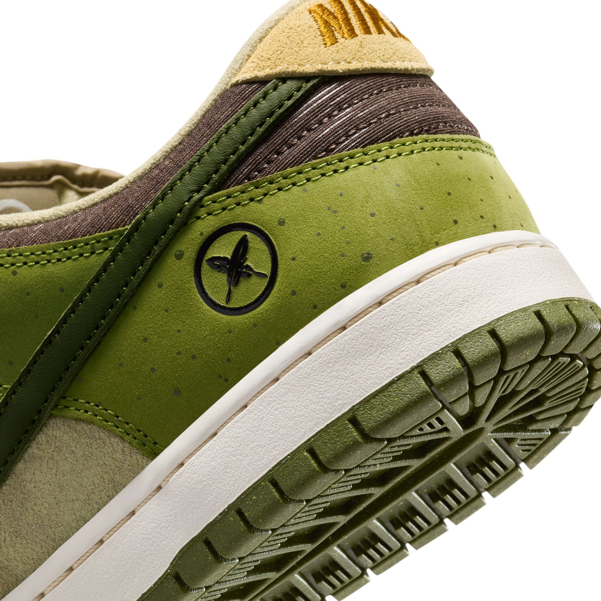 Nike SB Dunk Low Pro - Asparagus product photo